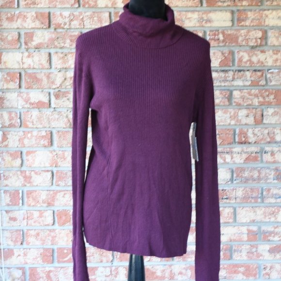 14TH & Union Burgundy Top - Picture 2 of 7